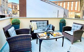 La Terrazza - By Happyhostorino